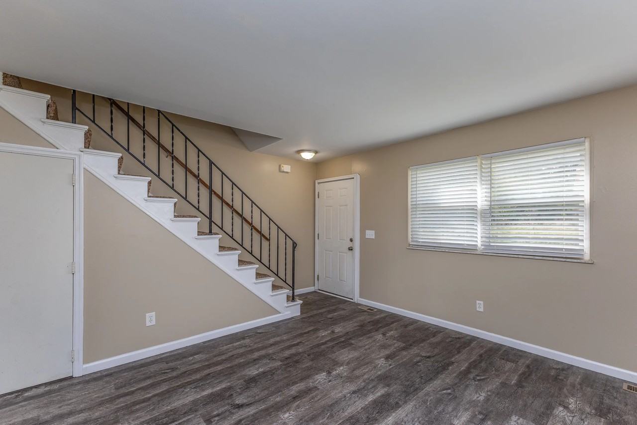 4624 Catalpa Dr - Photo 4 of 10