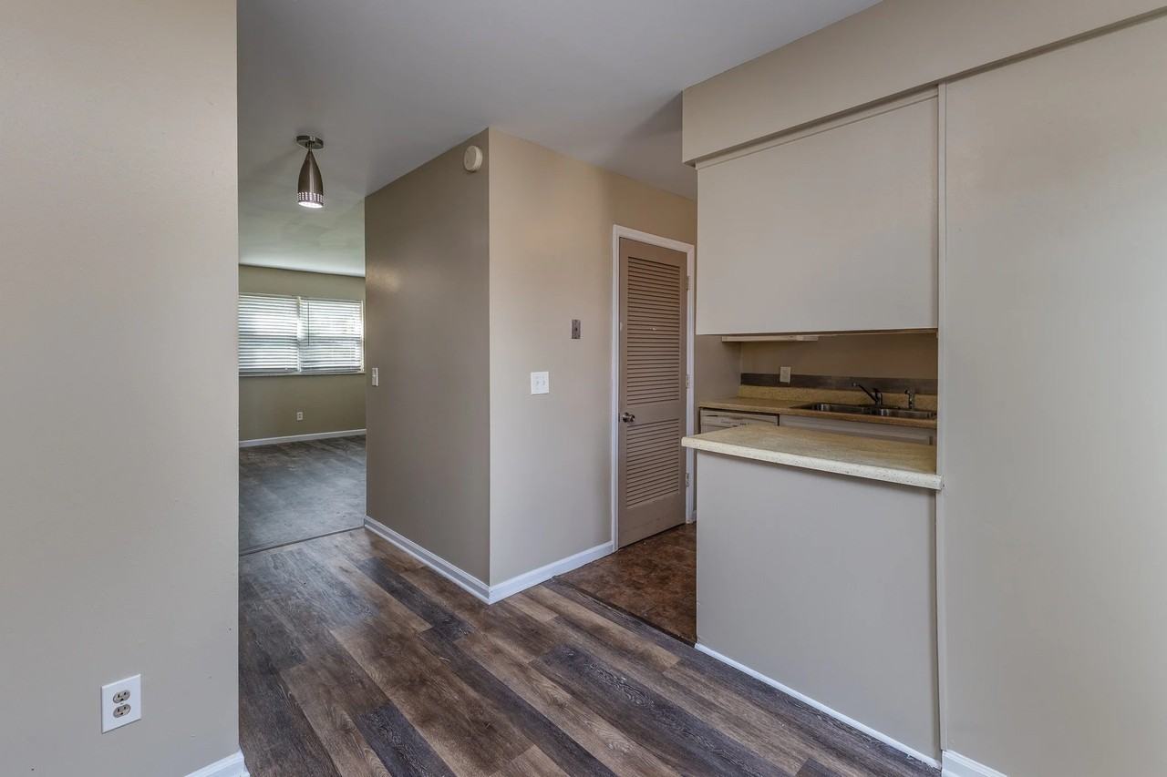 4624 Catalpa Dr - Photo 6 of 10