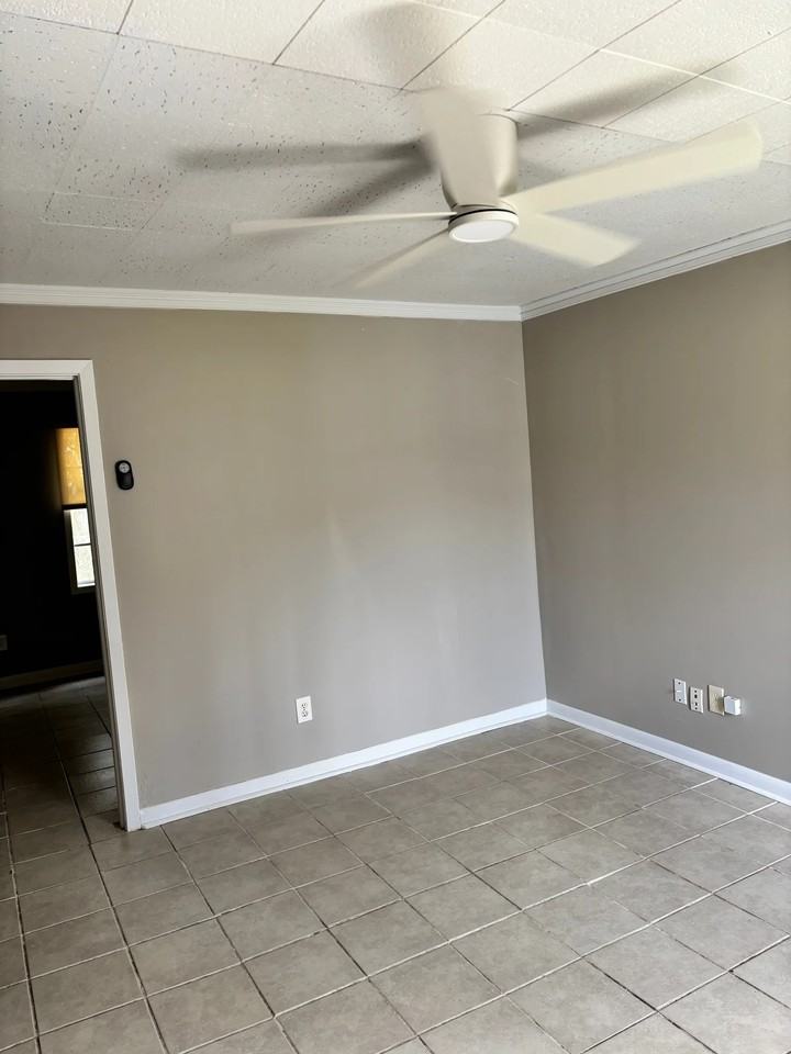 1514 W University Ave #C - Photo 3 of 7