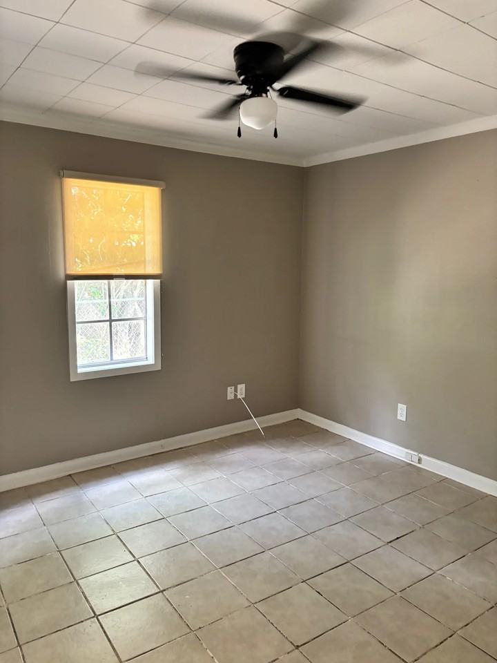 1514 W University Ave #C - Photo 5 of 7