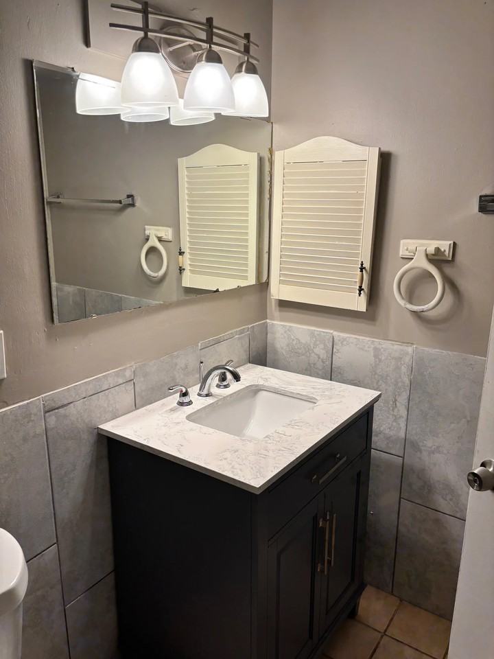 1514 W University Ave #C - Photo 6 of 7