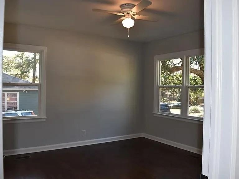 1396 Midview Dr - Photo 4 of 13