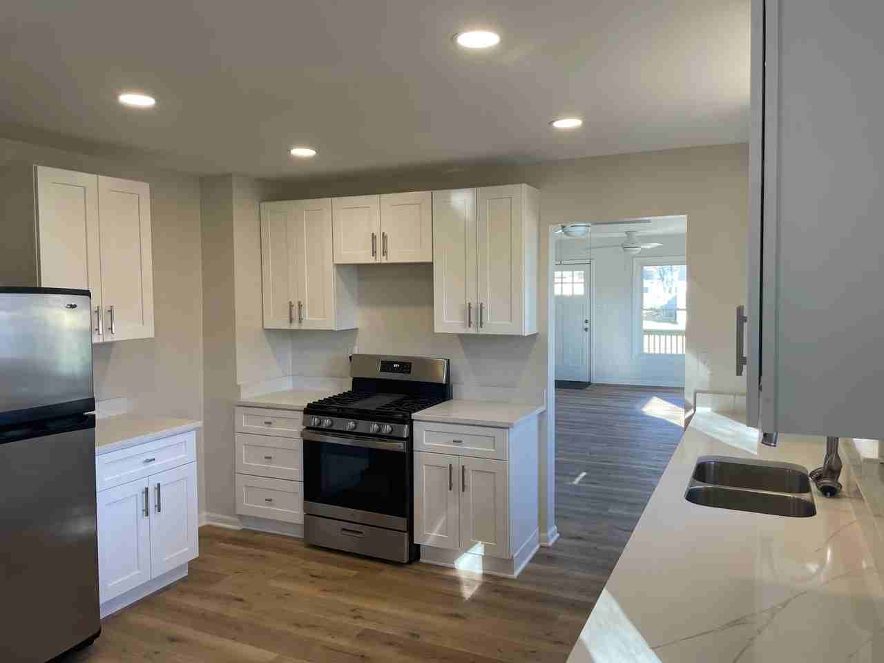 323 N Illinois Ave - Photo 4 of 14