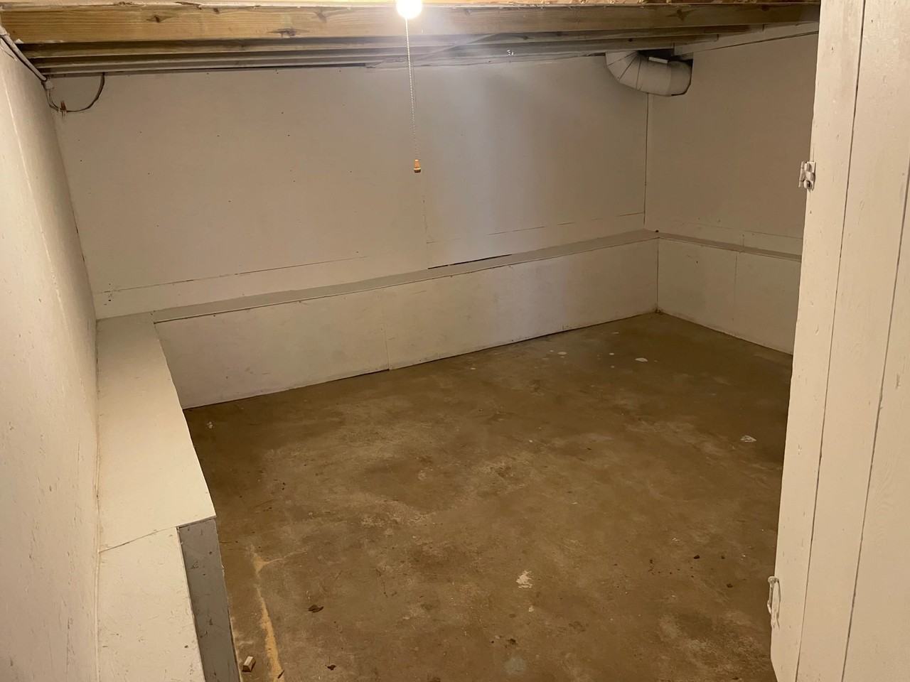 323 N Illinois Ave - Photo 5 of 14