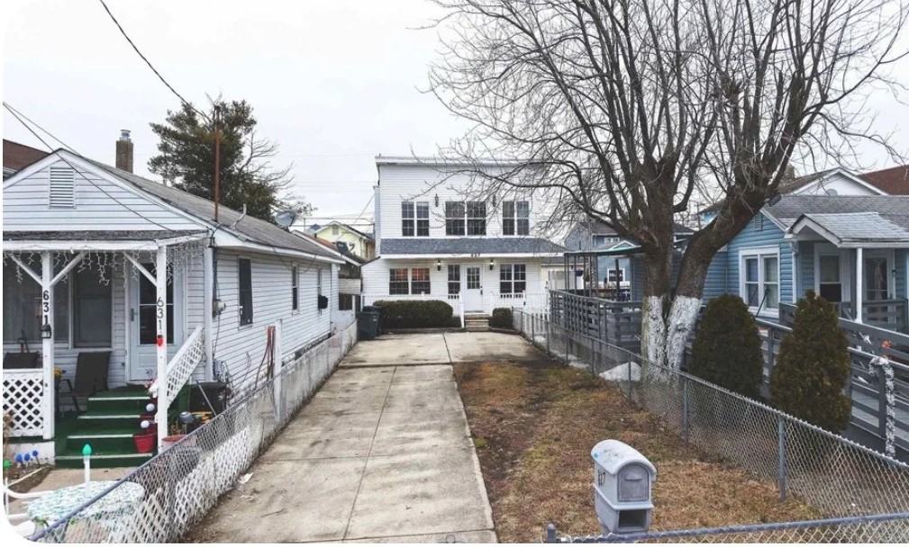 628 Wisteria Rd - Photo 2 of 15