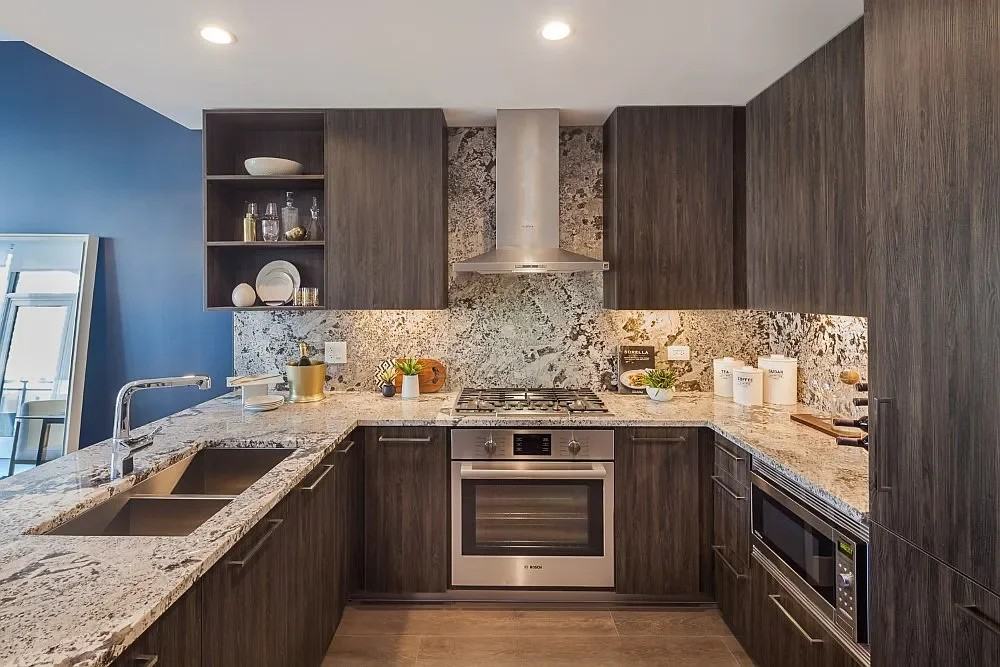 798 N Hudson Ave - Photo 3 of 19