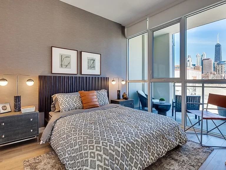 798 N Hudson Ave - Photo 6 of 19