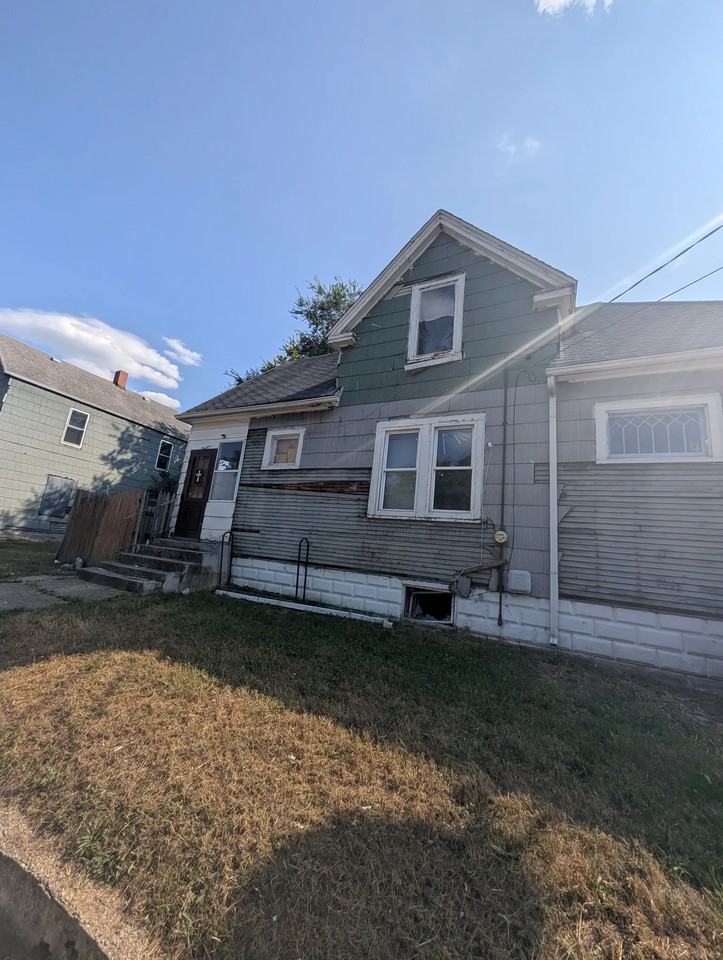 422 S Louisa St - Photo 2 of 17