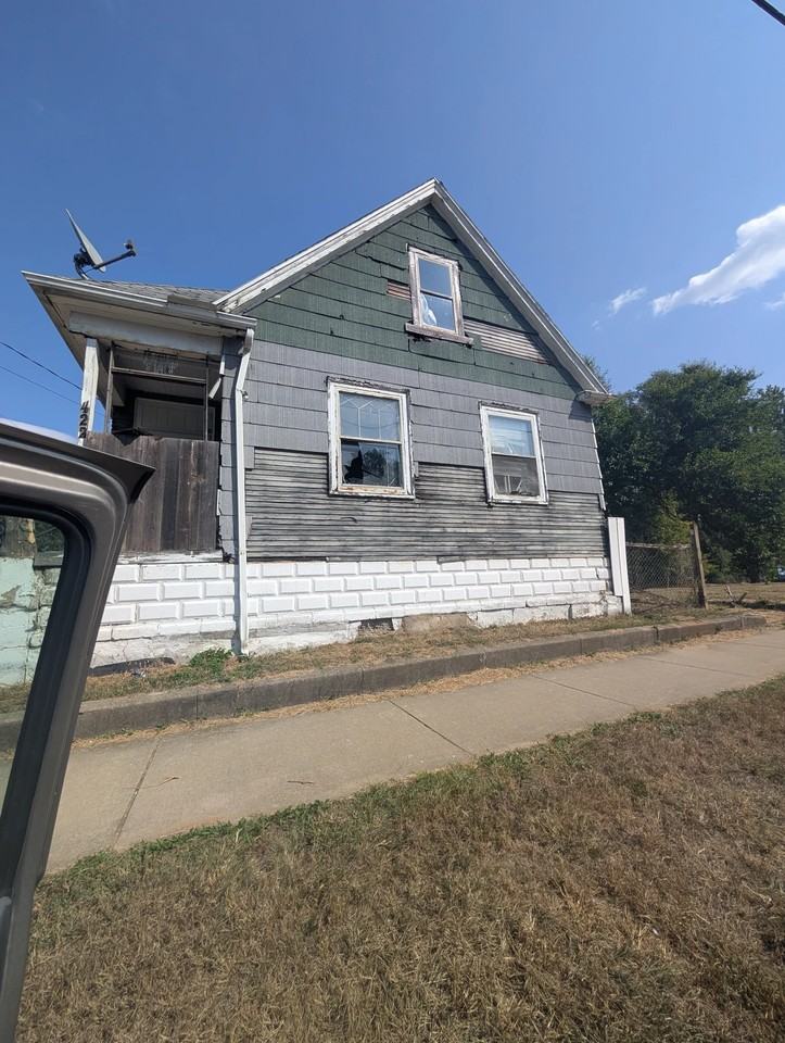 422 S Louisa St - Photo 4 of 17