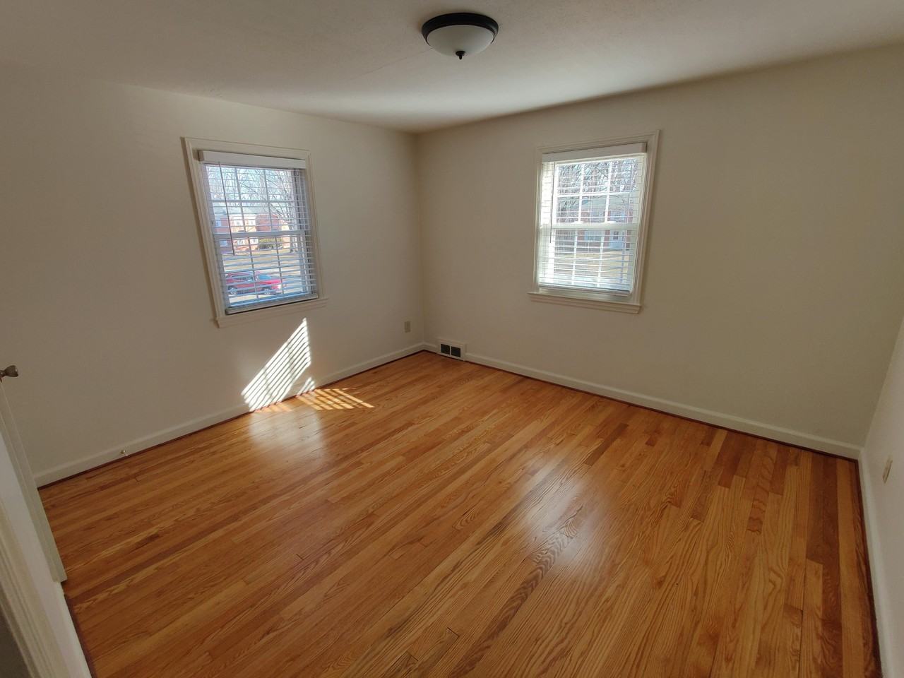 76 Mercury Ct #R2 - Photo 2 of 6