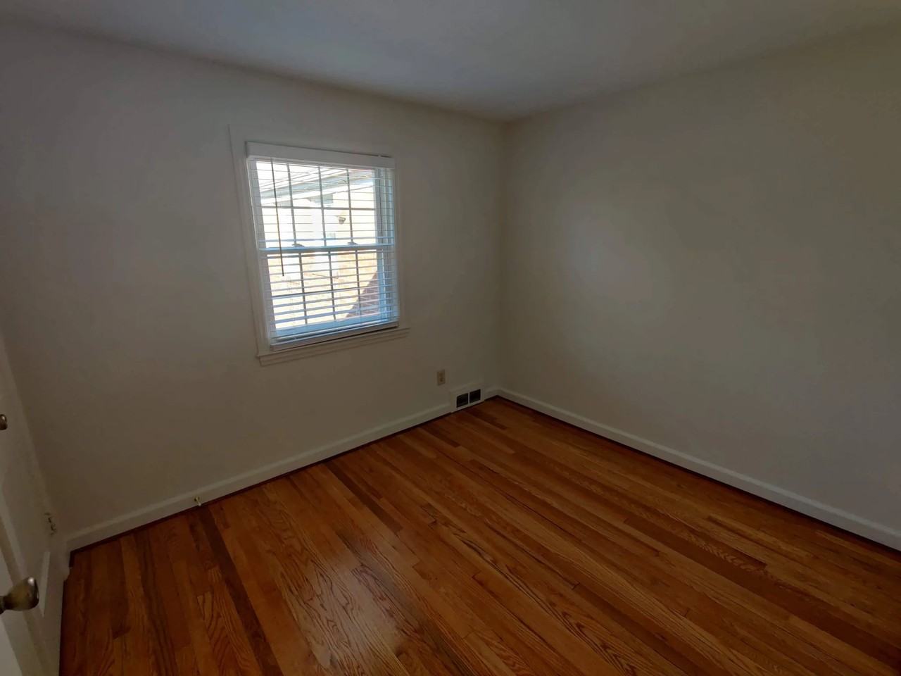 76 Mercury Ct #R2 - Photo 3 of 6