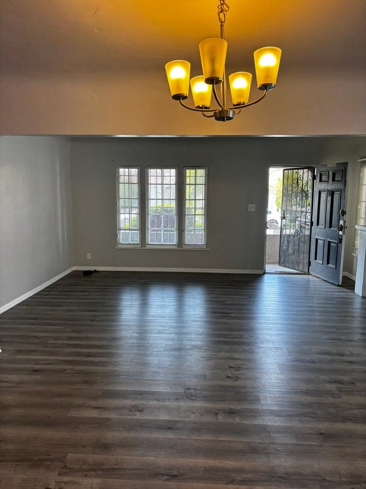 1850 S Curson Ave - Photo 2 of 11