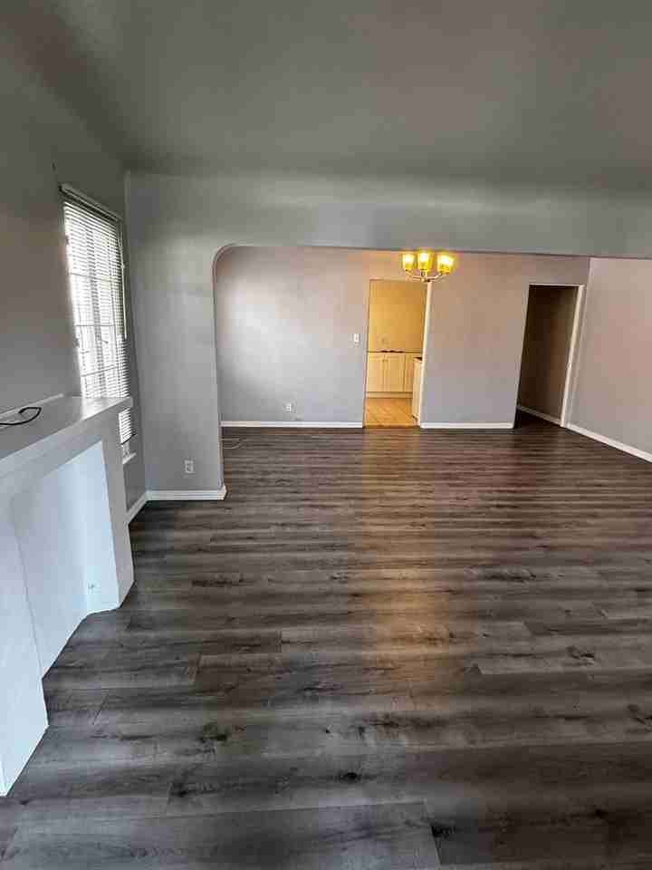 1850 S Curson Ave - Photo 3 of 11