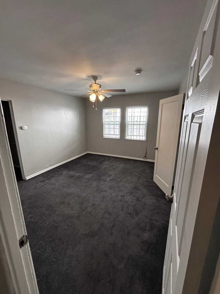 1850 S Curson Ave - Photo 7 of 11