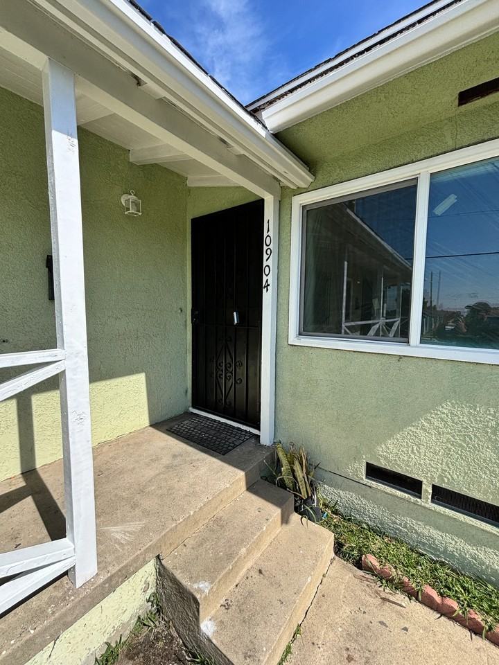 10904 S Western Ave - Photo 2 of 10