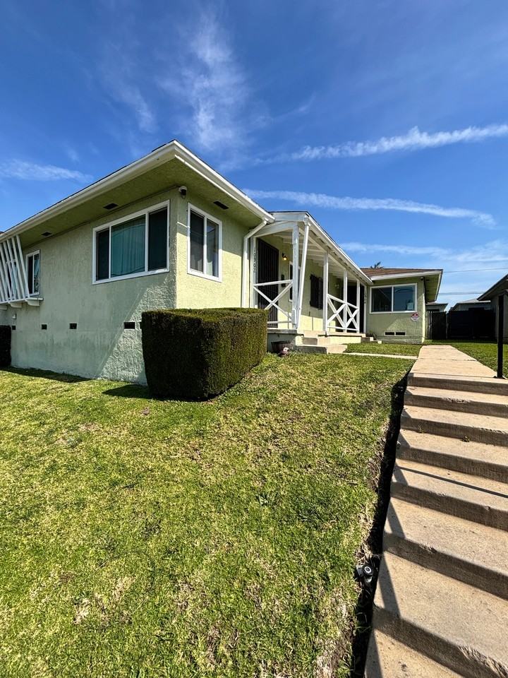 10904 S Western Ave - Photo 3 of 10