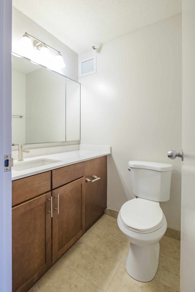 161 N Harbor Dr - Photo 3 of 19