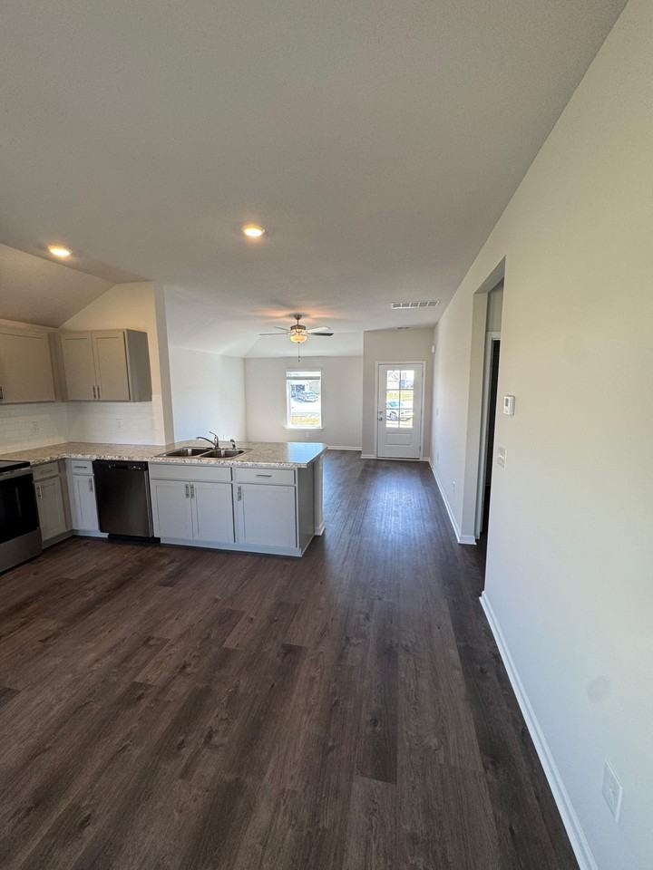 510 N Pear St - Photo 2 of 14