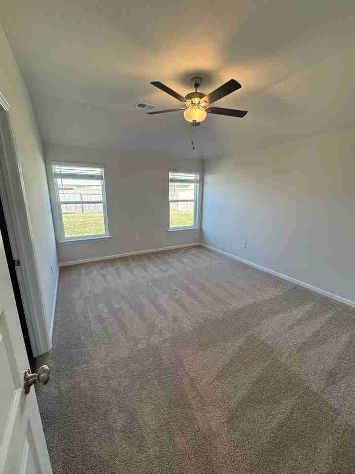 510 N Pear St - Photo 6 of 14