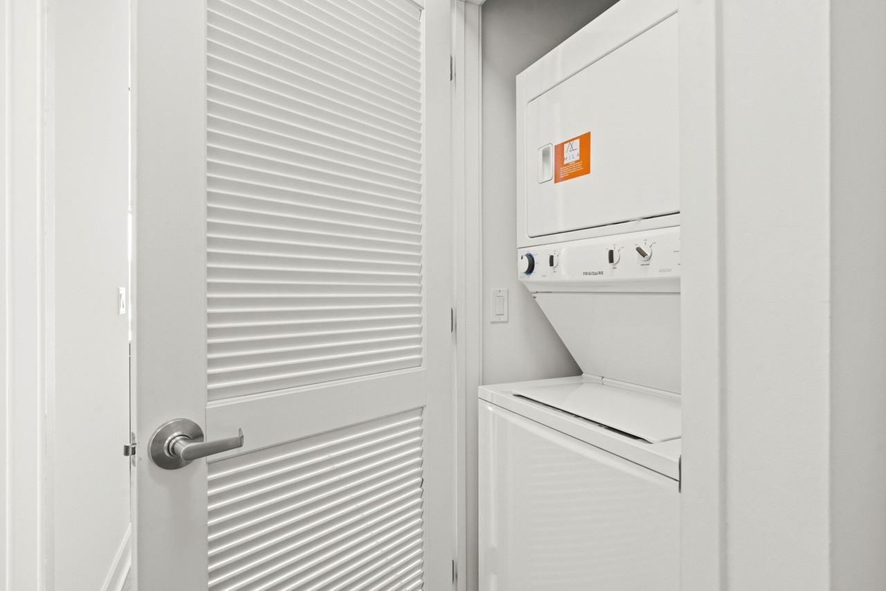 203 N Garland Ct - Photo 3 of 11