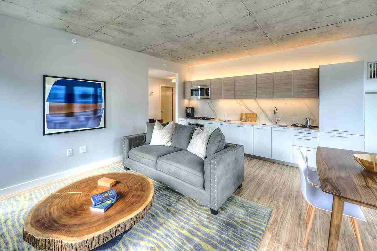 150 N Desplaines St - Photo 3 of 20