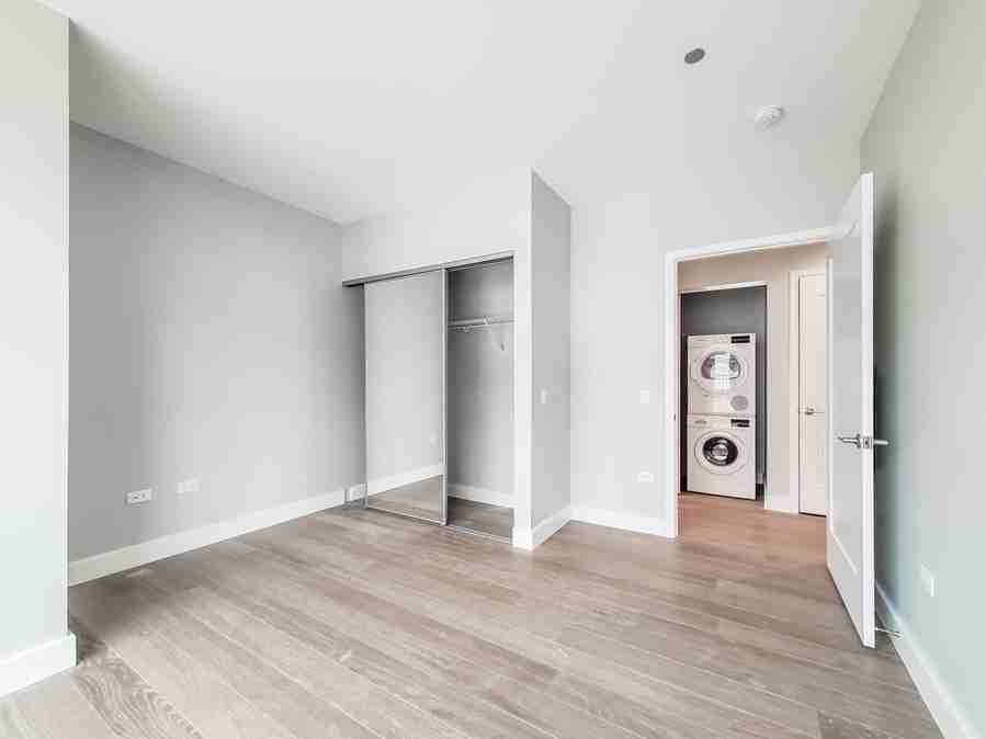 1200 N Clark St - Photo 6 of 9