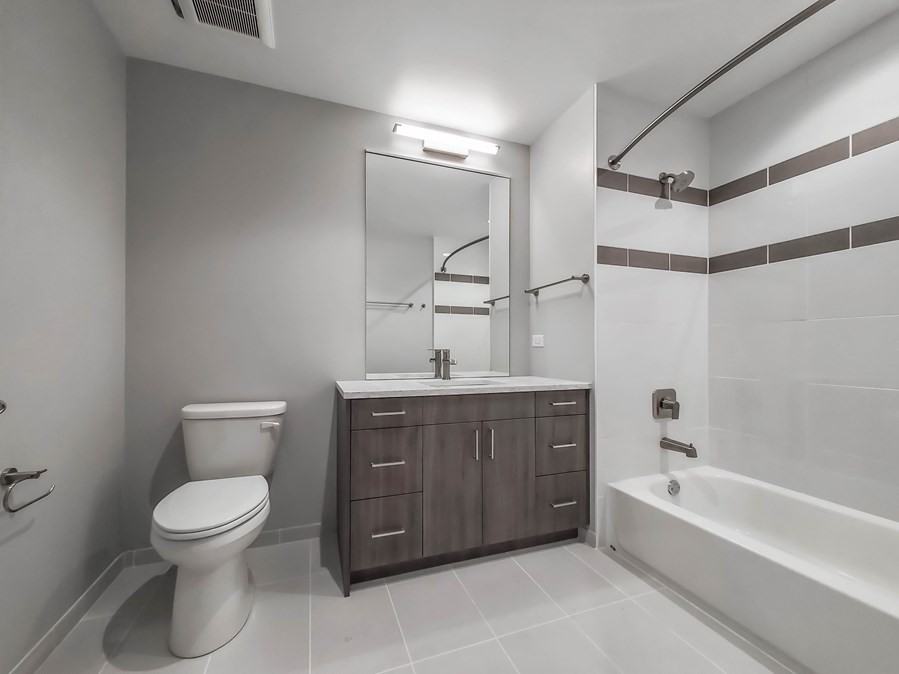 1200 N Clark St - Photo 7 of 9