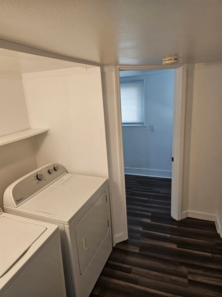 713 E Butler St - Photo 5 of 17