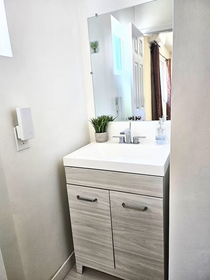 202 E Floral Dr - Photo 6 of 8