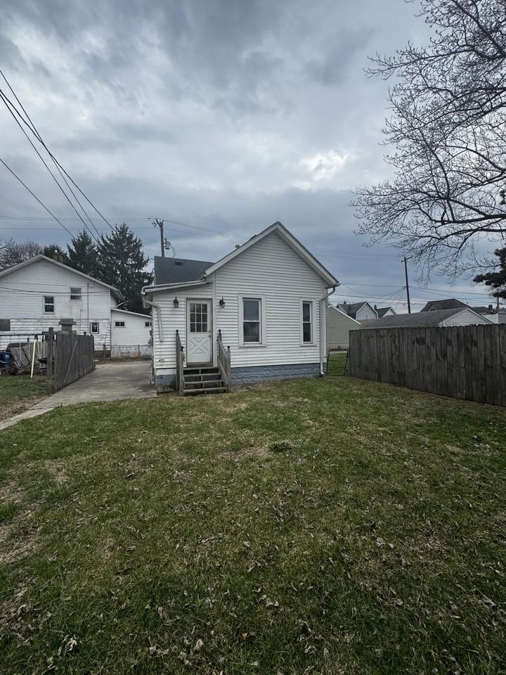 2 Riverside Ct - Photo 2 of 8