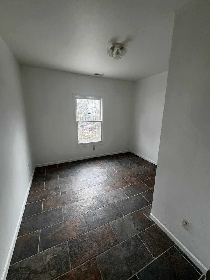 2 Riverside Ct - Photo 4 of 8