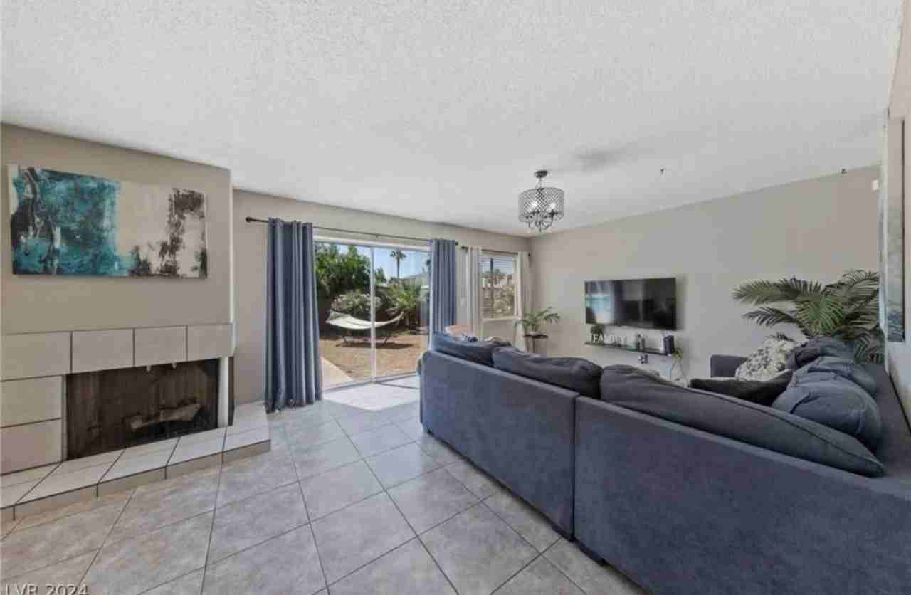 3006 Carruth St - Photo 5 of 20