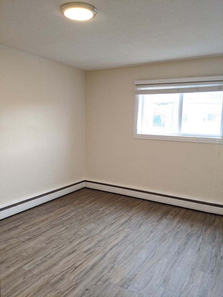 3930 Casabella Apartments (401) #007 - Photo 4 of 10