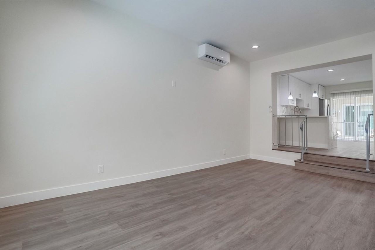 441 W Queen St #04 - Photo 5 of 22