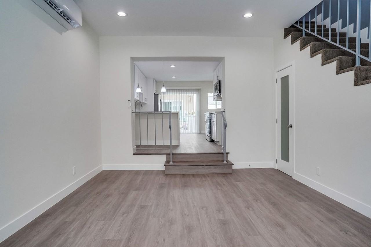 441 W Queen St #04 - Photo 6 of 22