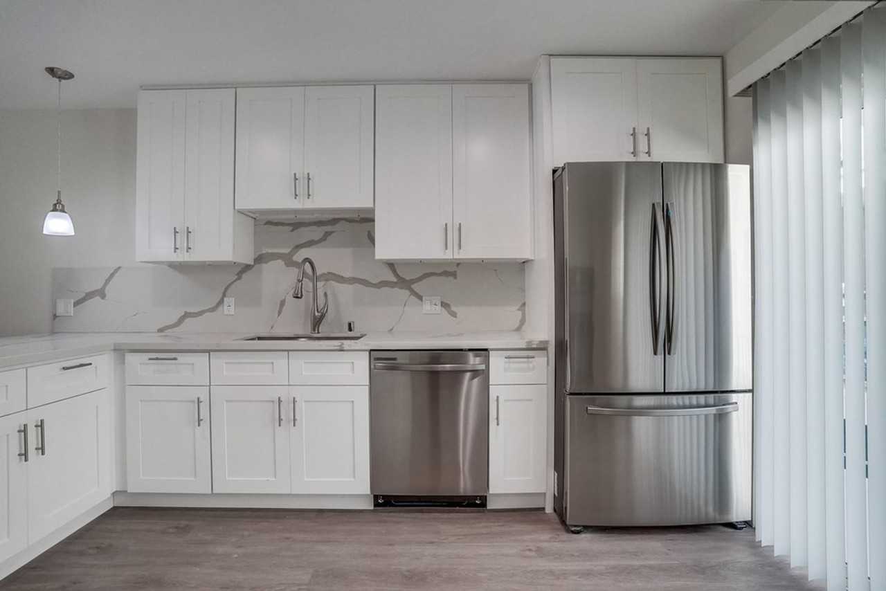 441 W Queen St #04 - Photo 7 of 22