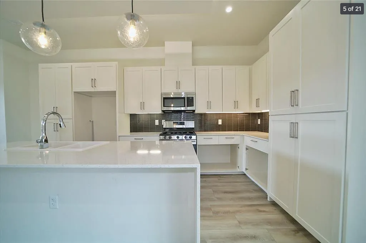 313 College Ave - Photo 2 of 50