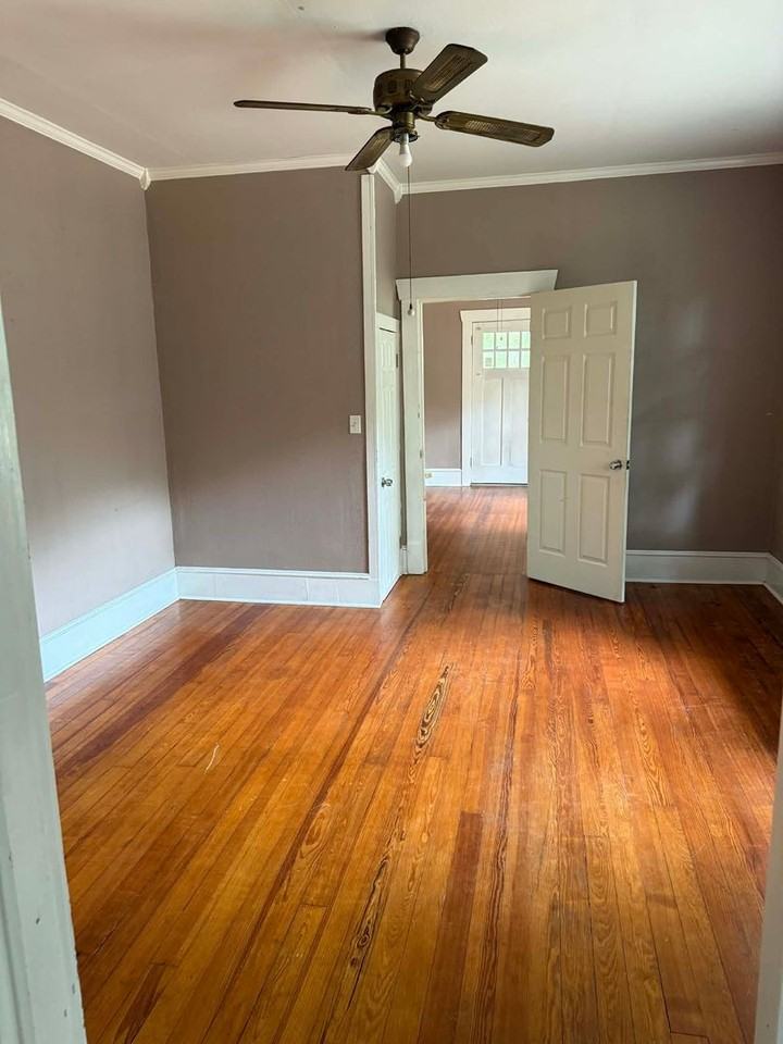 409 Rutherford St - Photo 4 of 10