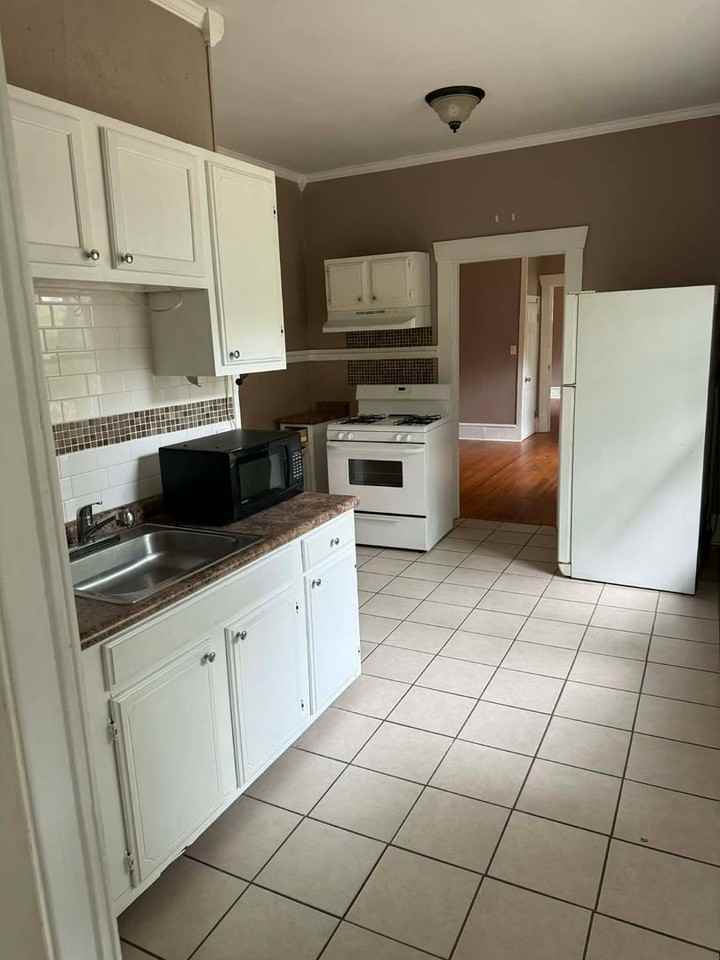 409 Rutherford St - Photo 5 of 10