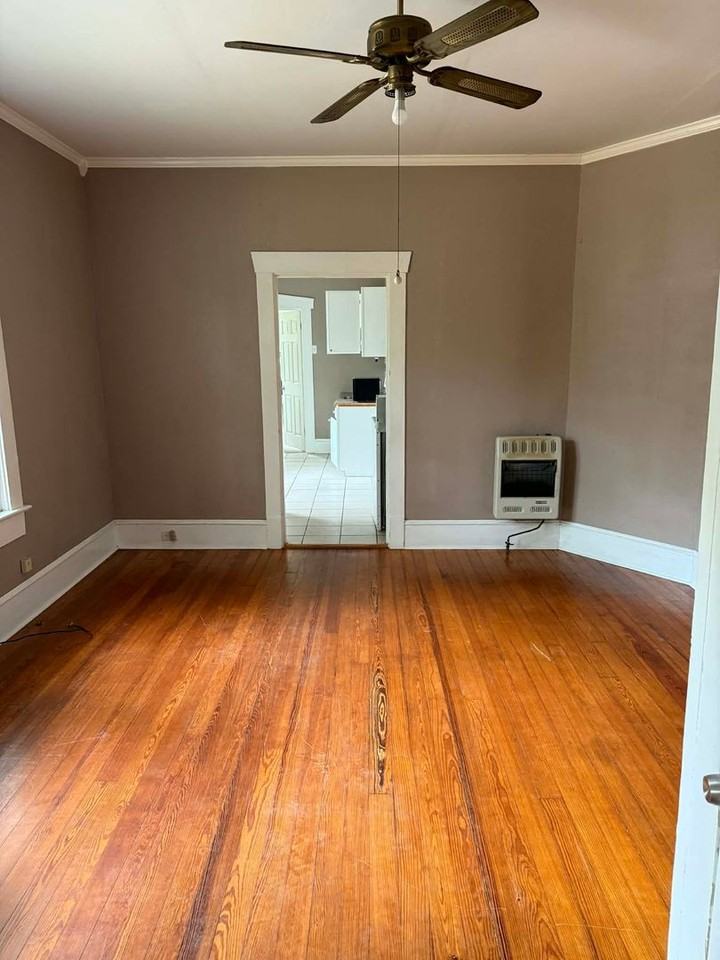 409 Rutherford St - Photo 7 of 10