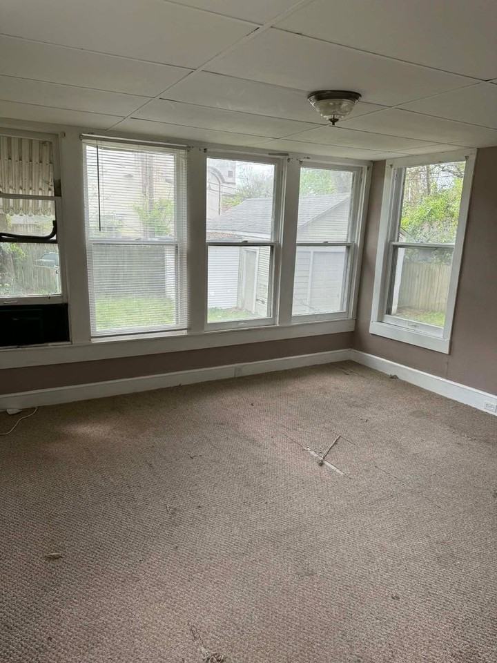 409 Rutherford St - Photo 7 of 9
