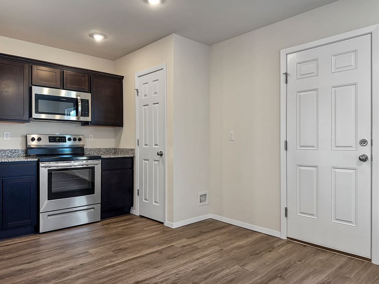 8129 Sunflower Way - Photo 7 of 18