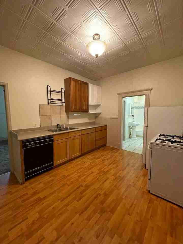 207 Midway Ave #4 - Photo 2 of 5