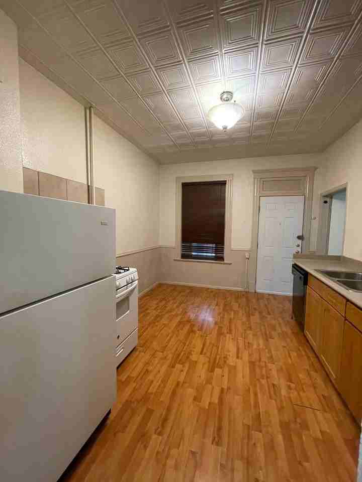 207 Midway Ave #4 - Photo 3 of 5