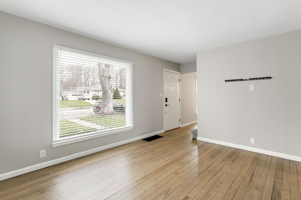 410 W Angela Blvd - Photo 2 of 20