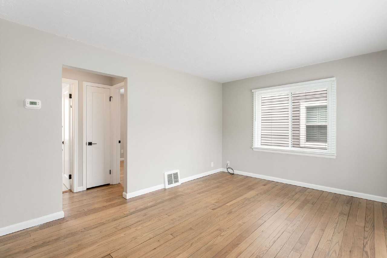 410 W Angela Blvd - Photo 3 of 20