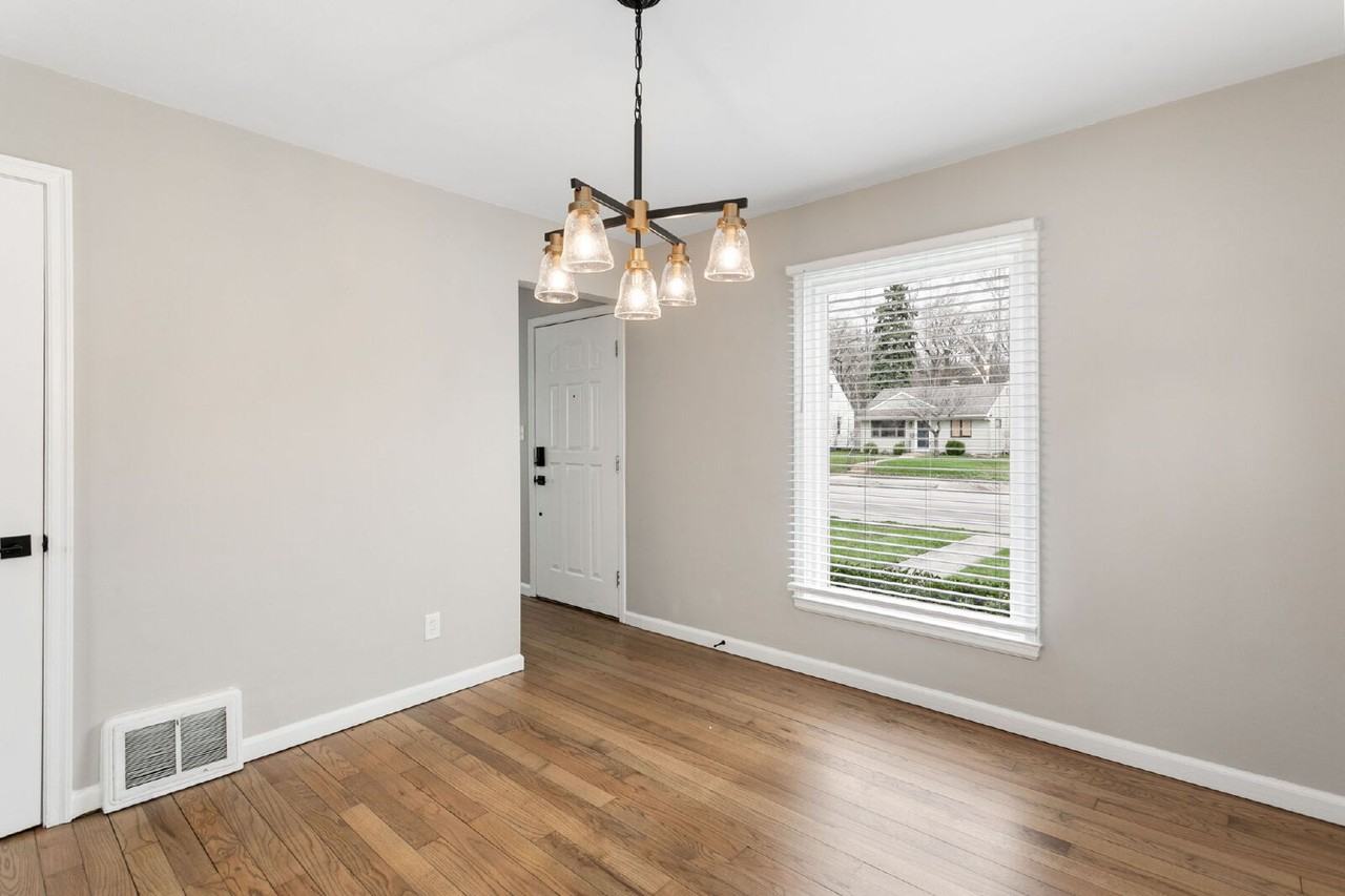 410 W Angela Blvd - Photo 5 of 20