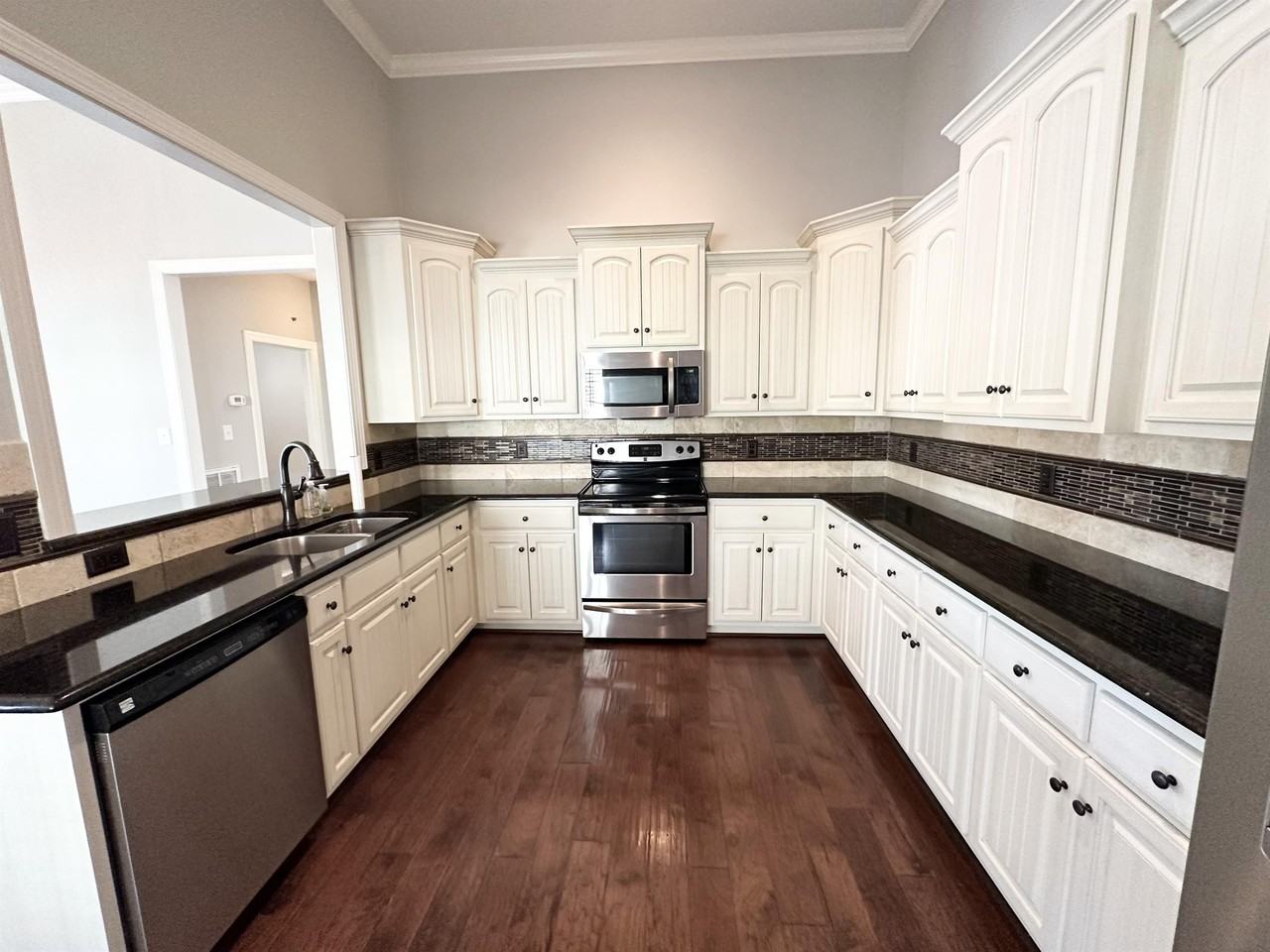 1701 Sassafras Ct - Photo 5 of 19