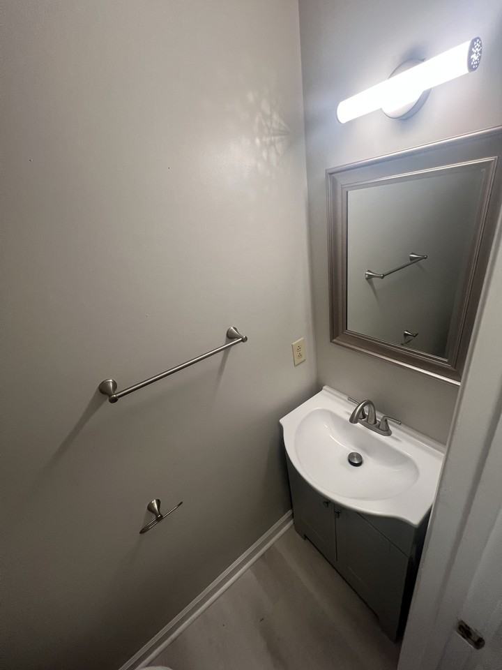 716A Verdant Dr #1 - Photo 4 of 25