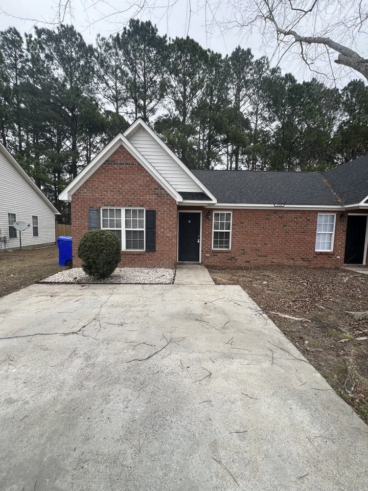 2910 Eastridge Ct - Photo 2 of 12